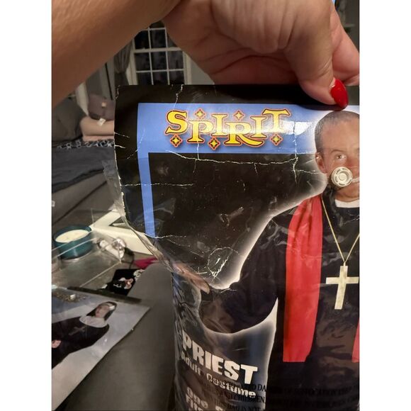 Spirit Halloween Priest Costume O/S up to 44 EUC - Picture 3 of 5